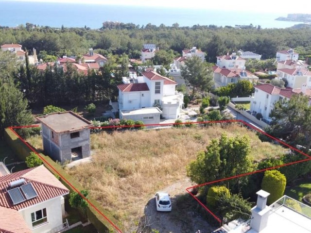🍀1,362 m2 LAND FOR SALE in Kyrenia / Alsancak, suitable for villa construction, in a decent location, within walking distance to the extraction beach and the National park..