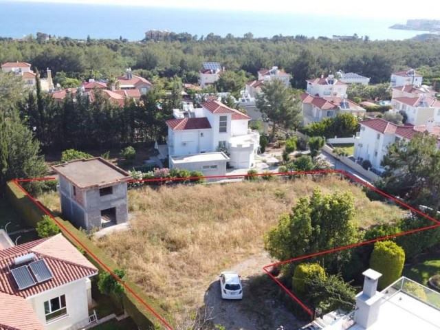 🍀Girne / Alsancak'ta villa yapımına uygun , nezih bir konumda Çıkarma plajı ve Milli parka yürüyüş mesafesinde 1,362 m2 büyüklüğünde SATILIK ARSA ..