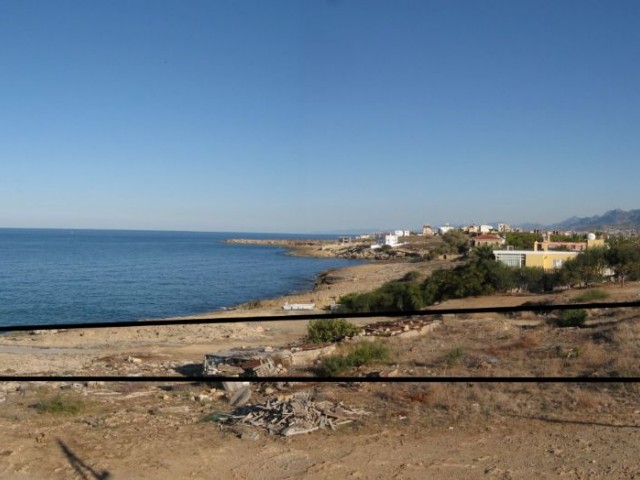 Karsiyaka ist auch ein Eckgrundstück am Meer ** 