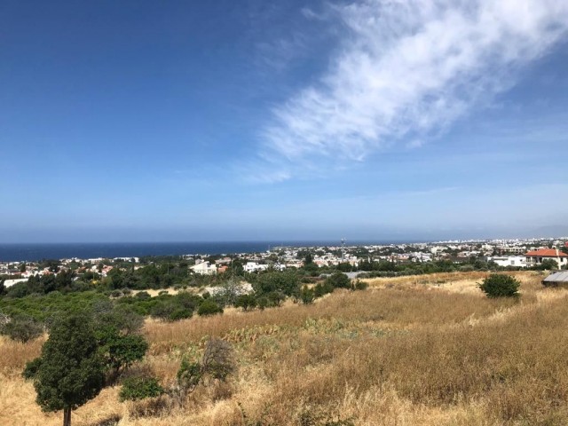 Land for sale in Edremit with a magnificent sea view ** 