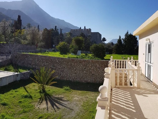 villa zum Verkauf in bellapaista mit Blick auf das Meer und das Kloster in fantastischer Lage ** 