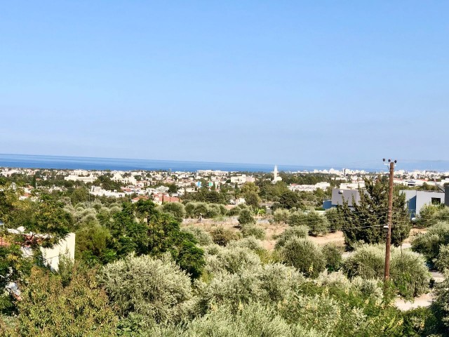 Muhteşem Lokasyon, Girne'nin Ayaklarınızın Altında Olacağı Deniz Manzaralı Satılık 5+1 Villa