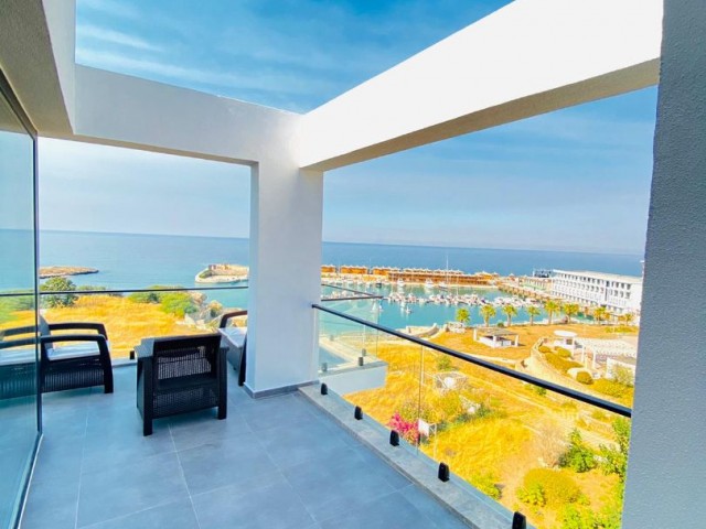 Girne Merkez Denize sıfır marina manzaralı yeni süper lüks evler 3+1 ve 2+1 penthouse seçenekleri.