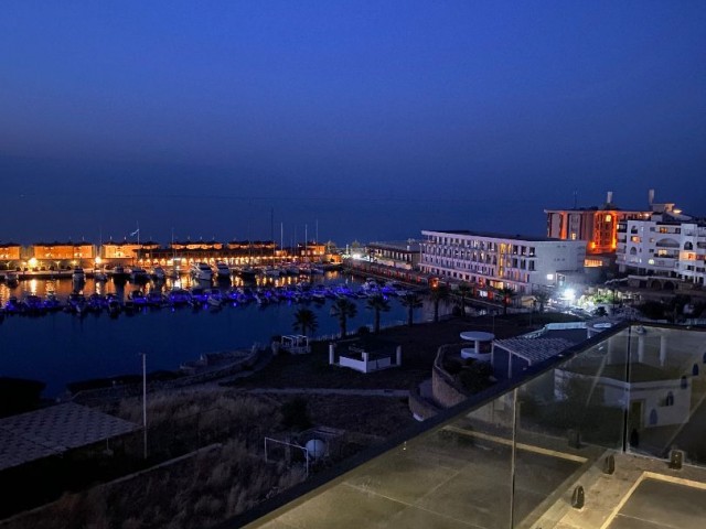 Girne Merkez Denize sıfır marina manzaralı yeni süper lüks evler 3+1 ve 2+1 penthouse seçenekleri.