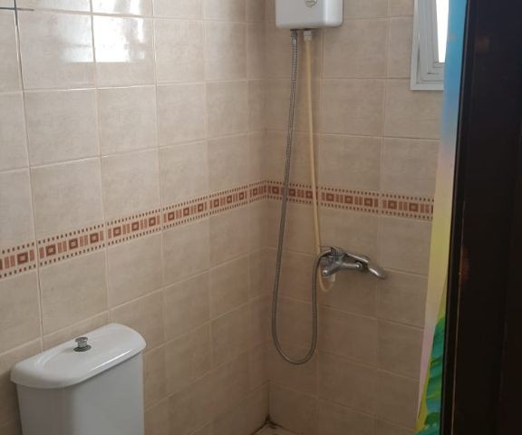 Lefkoşa Kaymaklı bölgesinde duraklara 2 dk mesafede kiralık 1+1 daireler