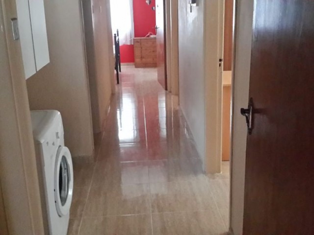 Lefkoşa Ortaköy de Lemar yakınında kiralık 3+1 büyük daire 