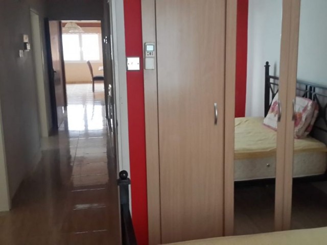 Lefkoşa Ortaköy de Lemar yakınında kiralık 3+1 büyük daire 