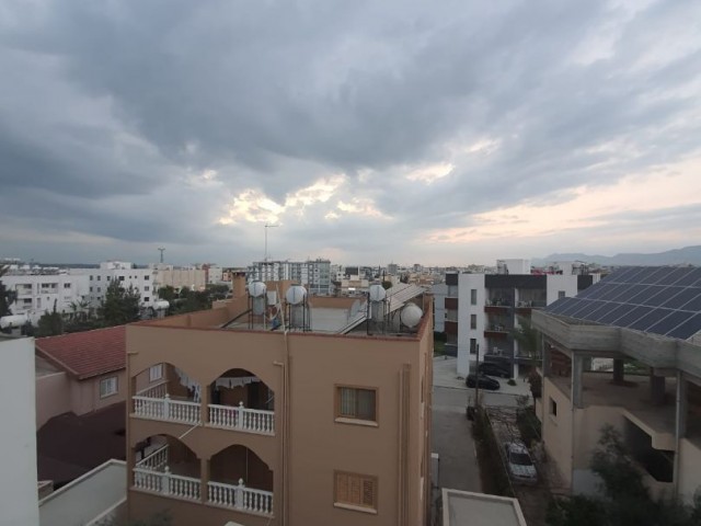 Lefkoşa Yenikent Bölgesinde kiralık süperlüks dublex penthouse 