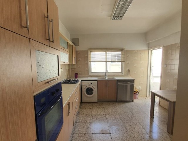 Lefkoşa Yenikent Bölgesinde kiralık 140m2 çok iyi durumda daire