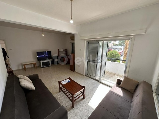 3+1 ground floor flat for rent in Küçük Kaymaklı