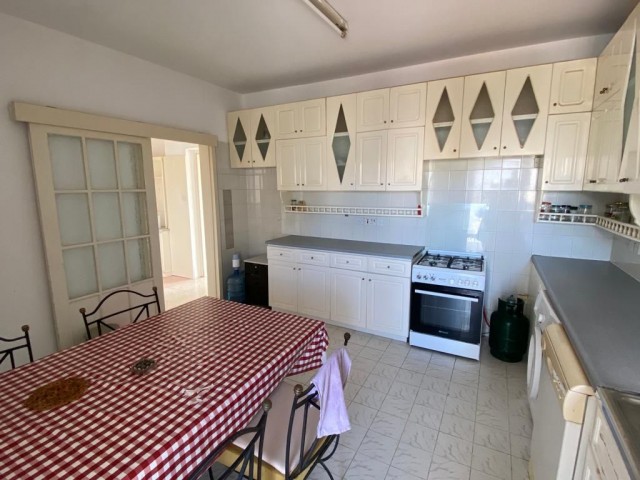 3+2 large apartment for rent in Kşklüçiftlik area of Nicosia 