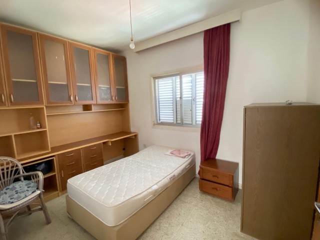 3+2 large apartment for rent in Kşklüçiftlik area of Nicosia 