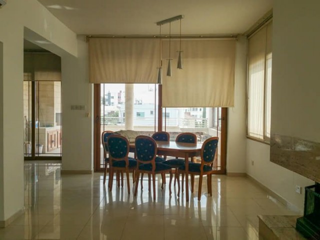 Küçük Kaymaklı'da 1+1 Kiralık Geniş Penthouse