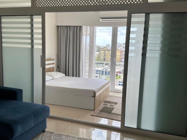 Famagusta'nın şehir merkezinde kiralık 1+1