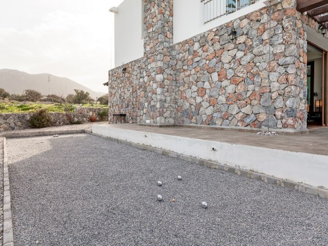 Stone Feature 3 Bed Villa With T-Shaped Pool Only 150m From The Sea   