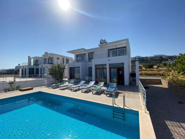 3 Bed Frontline Villa With Exceptional Views 