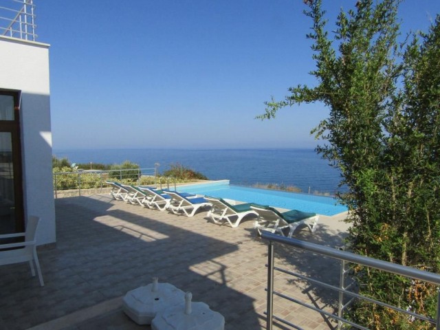 3 Bed Frontline Villa With Exceptional Views 