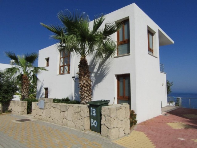 3 Bed Frontline Villa With Exceptional Views 