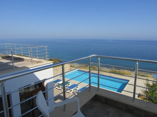 3 Bed Frontline Villa With Exceptional Views 