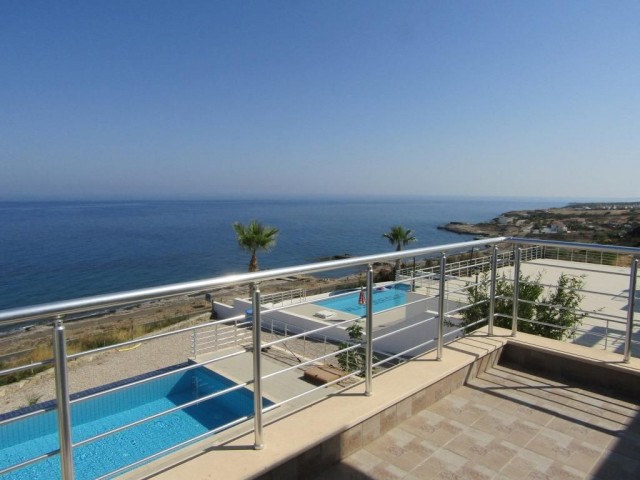 3 Bed Frontline Villa With Exceptional Views 