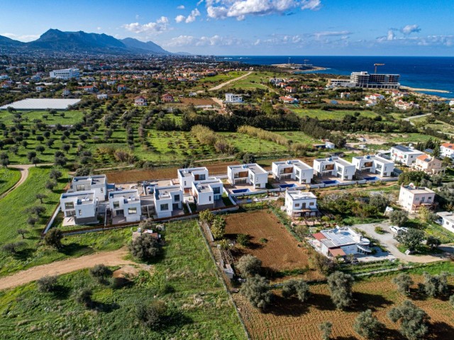 Plaja sadece birkaç metre mesafede modern Tasarımlı 3 Yatak Odalı Villa ** 