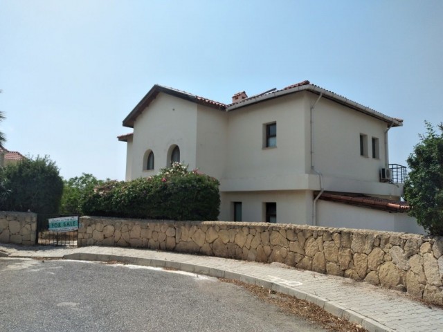 Satılık Villa-Bahçeli, Girne