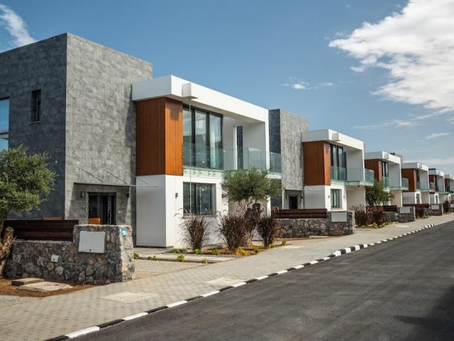 Luxury 3/4 Bedroom High Specification Villas with Private Pool and Garage