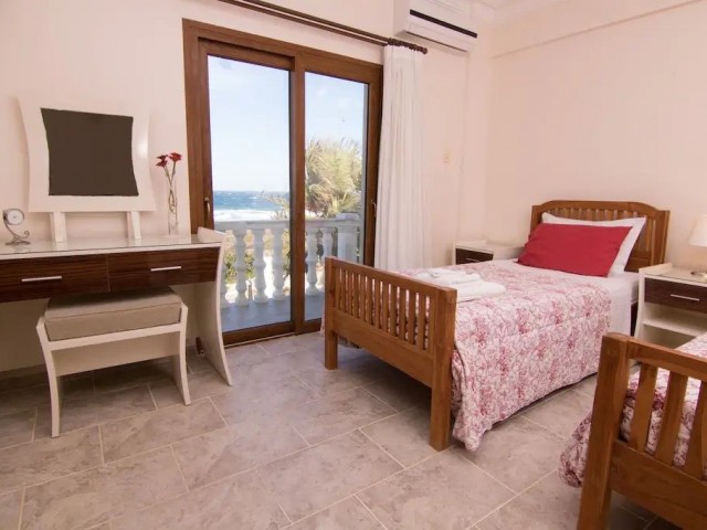 Unique 4 Bedroom Villa With 5 Baths And Sea Front Location   