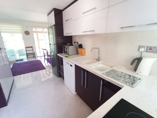 Amazing Refurbished 2 Bed Garden Apartment Fully Furnished