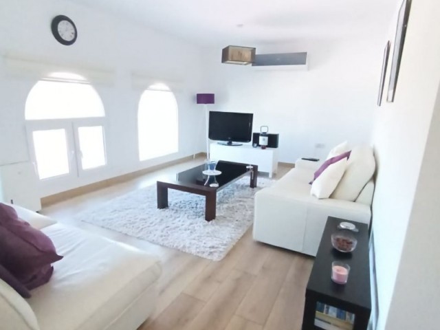 Amazing Refurbished 2 Bed Garden Apartment Fully Furnished