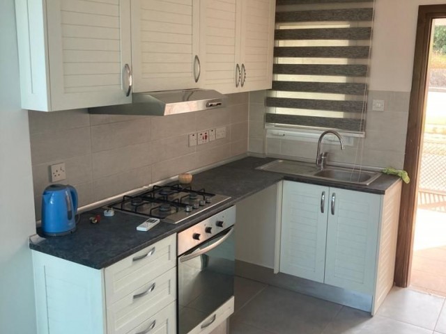 Amazing 2 Bedroom Refurbished Garden Apartment Close To Amenities