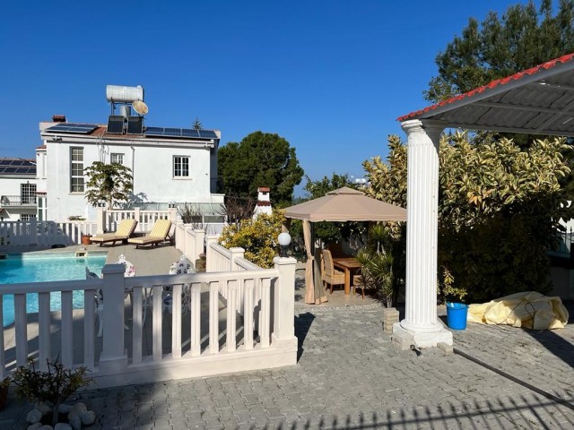 Schöne private Villa mit 3 Schlafzimmern in der begehrten Gegend von Catalkoy mit privatem Swimmingpool