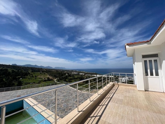 Erstaunliche 4-Schlafzimmer-Villa mit Traum erfüllt Meer & Mountain Views. 