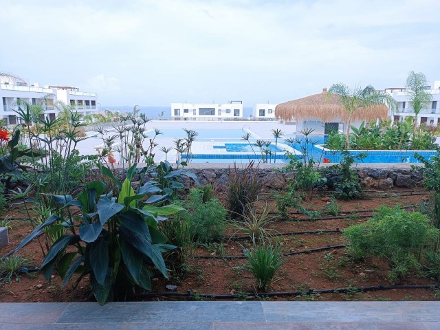 Wunderschönes Gartenapartment mit 2 Schlafzimmern und Panoramablick auf das Beşparmak-Gebirge in Ese