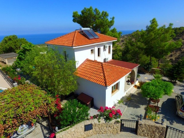 Beautiful Private Villa with Pool and Elevated Sea Views