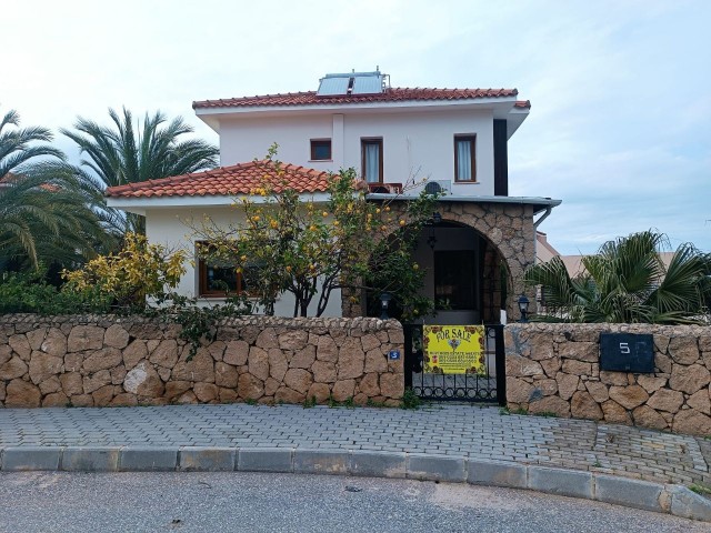 Wunderschöne traditionelle Villa mit 3 Schlafzimmern im beliebten Dorf Karaağaç