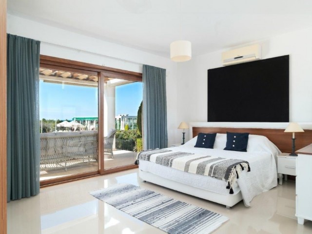 Paradise Found: Luxurious 3-Bedroom Garden Apartment with Spectacular Views