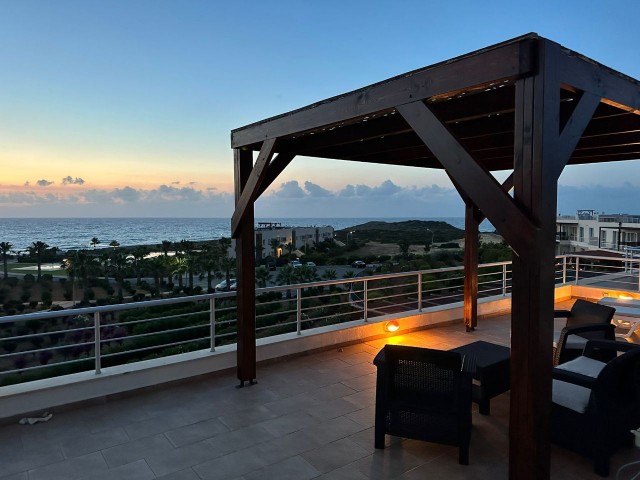 Luxuriöses, komplett renoviertes Penthouse mit atemberaubender Aussicht und modernen Annehmlichkeiten