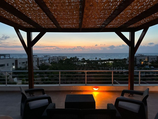 Luxuriöses, komplett renoviertes Penthouse mit atemberaubender Aussicht und modernen Annehmlichkeiten