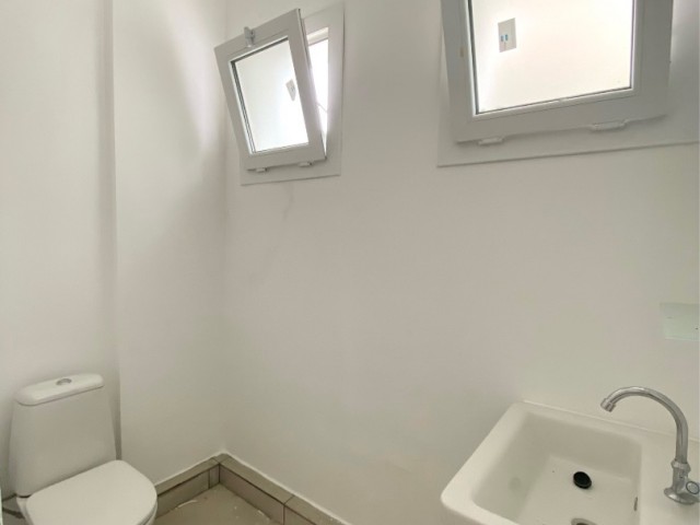 LEFKOŞA ÇEMBERİNE YAKIN ANAYOL ÜZERİ 120 m2 İŞ YERİ