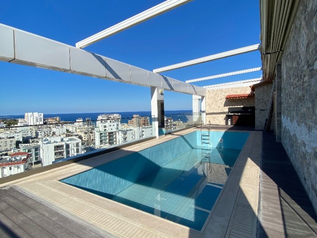 ULTRA LU LLOGARA PENTHOUSE MIT PRIVATEM POOL IM NEUEN HAFEN ** 