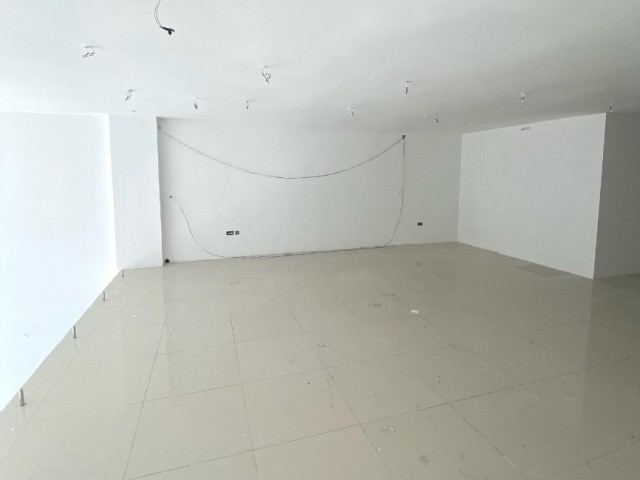 ① 150 m2 in der Hauptstraße, im Basar ** 