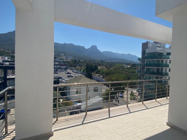 PENTHOUSE MIT BERG - UND MEERBLICK IN DER NÄHE DES GYMNASIUMS ** 