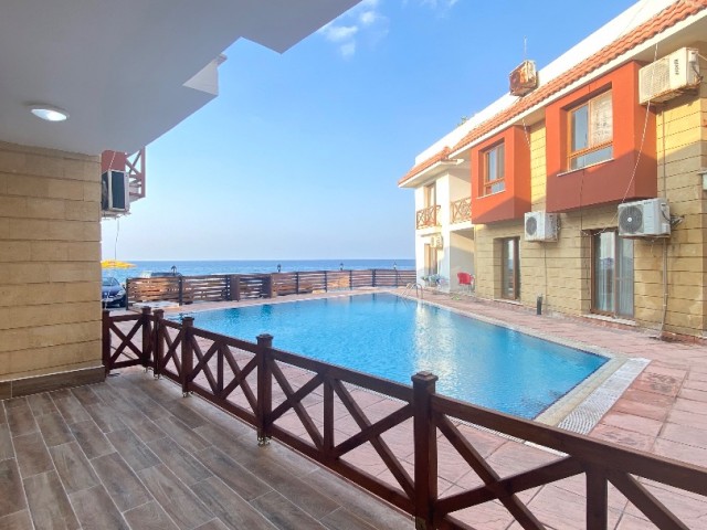 3+1 FLAT NEXT TO THE SEA WITH COMMUNAL SWIMMING POOL 