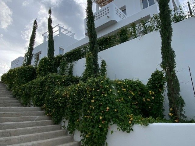 WIEDERVERKAUFSMÖGLICHKEIT IN SONDERPROJEKT! ✔️private Dachterrasse, eigenes Bad, Pool- und Meerblick