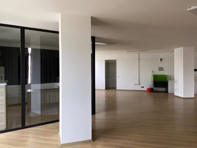 OFFICE TO LET WITH BALCONY IN THE CITY CENTER CLOSE TO ELEKTROKUR SHOP