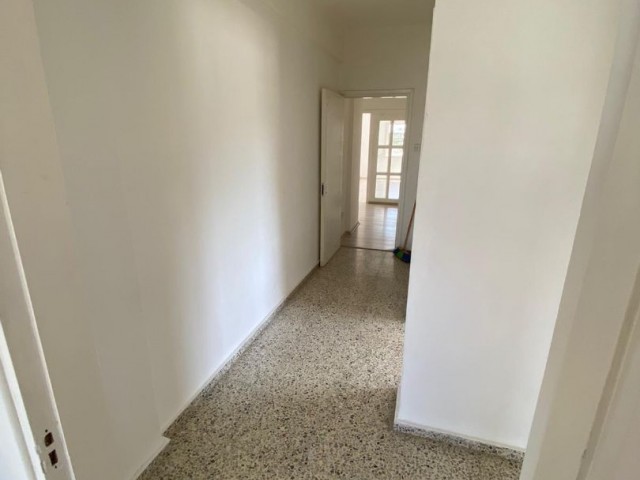 LEFKOŞA/YENİŞEHİR'DE SATILIK DAİRE