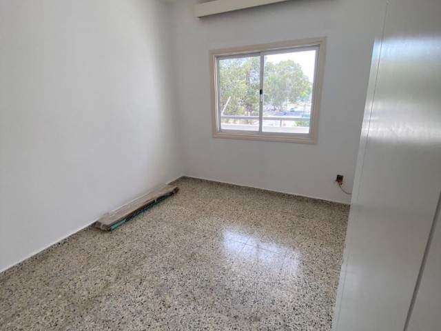 LEFKOŞA/YENİŞEHİR'DE SATILIK DAİRE