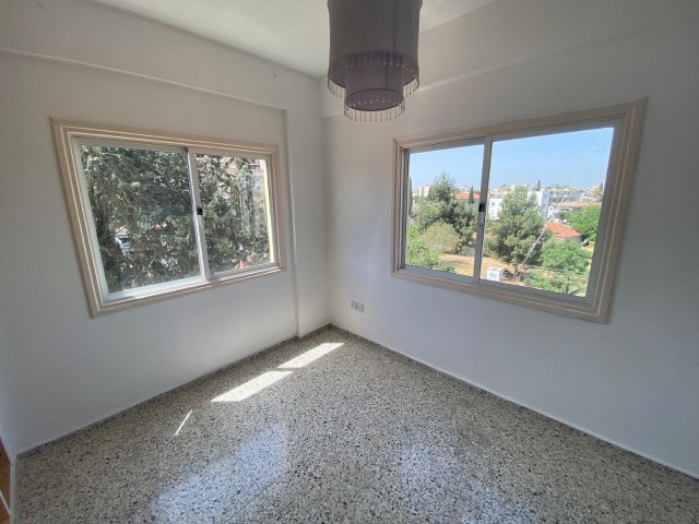 LEFKOŞA/YENİŞEHİR'DE SATILIK DAİRE