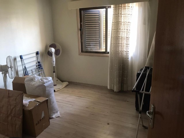 WOHNUNG ZU VERKAUFEN IN NIKOSIA / YENISEHIR ** 